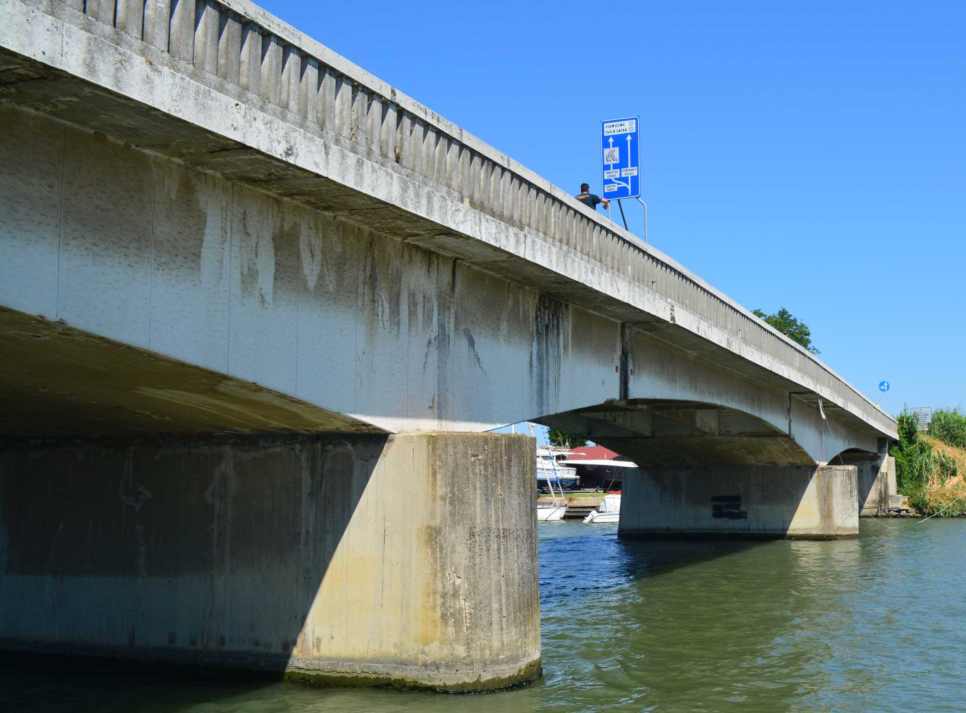 Chiuso il Ponte della Scafa per controlli tecnici: ripercorriamo la sua storia